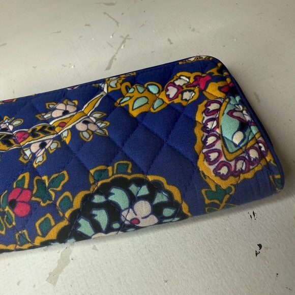 Vera Bradley RFID Georgia Wallet Wristlet Romantic Paisley Wallet Multi Color - Picture 3 of 5